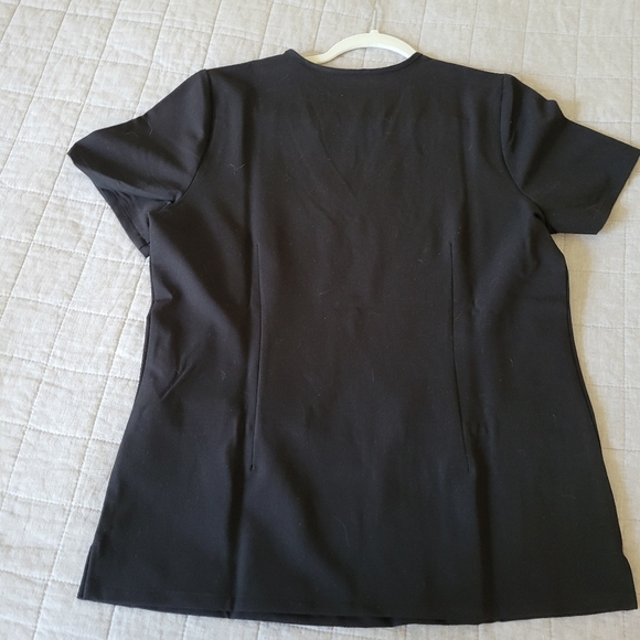 FIGS SCRUBS, Women's Three Pocket Scrub Top, Black, Medium - Picture 2 of 2